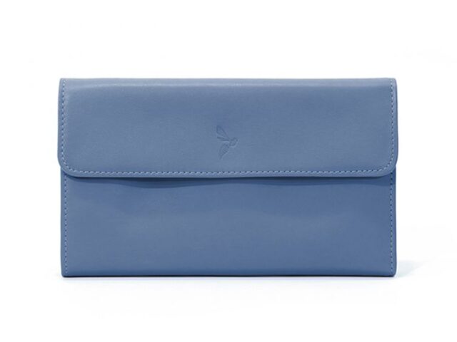 Compagnon en cuir bleu de prusse – 12 cartes de crédit – 290 par la marque La Guêpe La Guêpe - Compagnon en cuir bleu de prusse – 12 cartes de crédit – 290