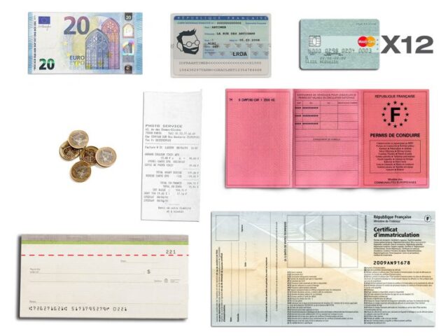 La Guêpe - Petite Maroquinerie - Compagnon en cuir taupe - 12 cartes de crédit - 290