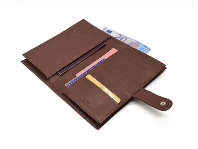 La Guêpe - Petite Maroquinerie - Compagnon "Luxe" en cuir marron - double avec patte - PM-027-01