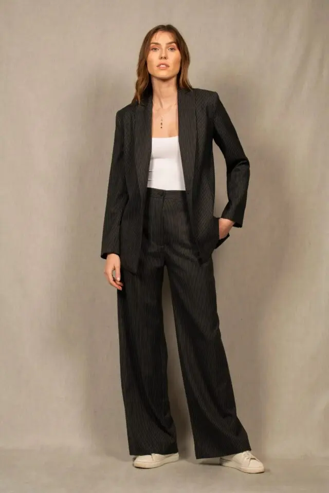 My tailor is Joh - Le tailleur femme veste pantalon large Illusion rnoir à rayures blanches