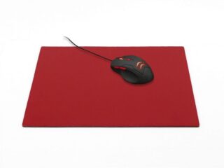 Grand tapis de souris en cuir rouge coquelicot – XL – 38×32 cm par la marque LAVOISIER Maroquinier LAVOISIER Maroquinier - Grand tapis de souris en cuir rouge coquelicot – XL – 38×32 cm