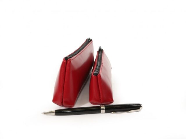 Lavoisier Maroquinier - Grande trousse triangle en cuir rouge coquelicot