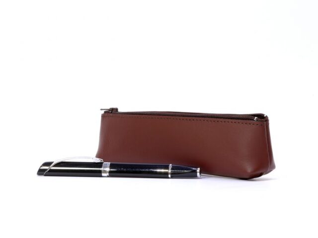 Lavoisier Maroquinier - Petite trousse triangle en cuir marron