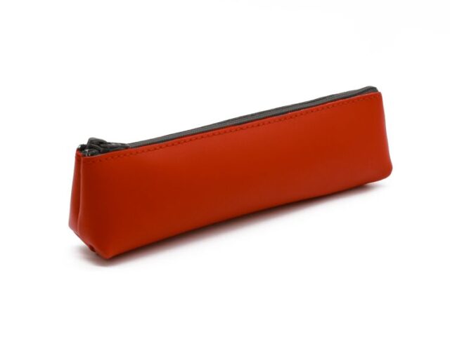 Lavoisier Maroquinier - Petite trousse triangle en cuir rouge coquelicot