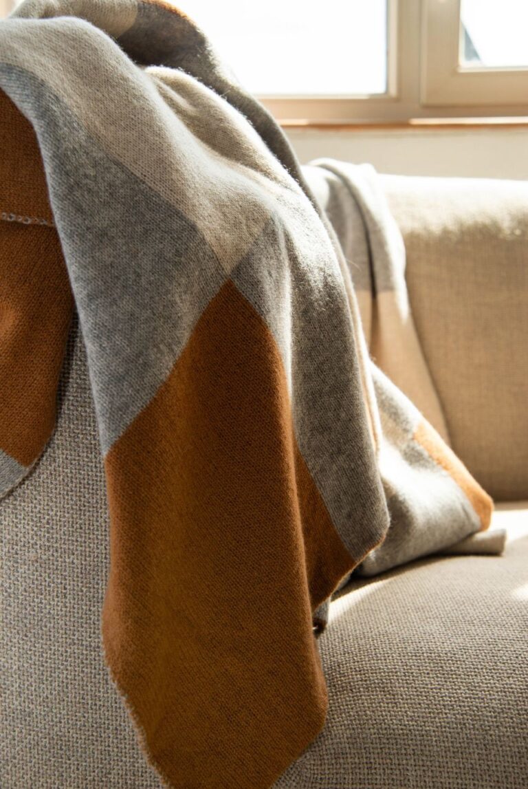 Maison Bonnefoy - Plaid en cachemire Monaco Gris chameau écru