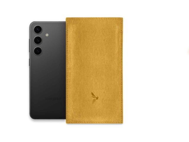 Pochette Galaxy S24+ en cuir doré – PM-054-01 Sans personnalisation par la marque La Guêpe La Guêpe - Pochette Galaxy S24+ en cuir doré – PM-054-01 Sans personnalisation