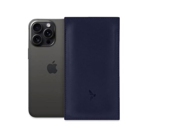 La Guêpe - Pochette iPhone 15 Pro  en cuir bleu – PM-048-01 Sans personnalisation