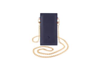 Pochette iPhone 15 Pro Max en cuir bleu avec chainette – PM-047-02 Sans personnalisation par la marque La Guêpe La Guêpe - Pochette iPhone 15 Pro Max en cuir bleu avec chainette – PM-047-02 Sans personnalisation