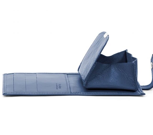 La Guêpe - Petite Maroquinerie - Porte-monnaie carré à rabat en cuir bleu de prusse - 012