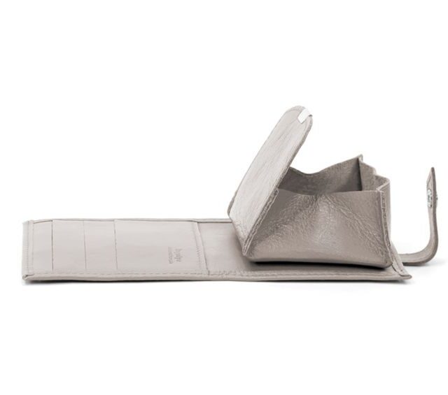 La Guêpe - Petite Maroquinerie - Porte-monnaie carré à rabat en cuir taupe - 012