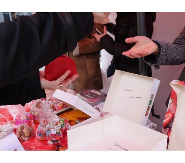 La Guêpe - Petite Maroquinerie - Porte-monnaie demi-lune en cuir rose - 897