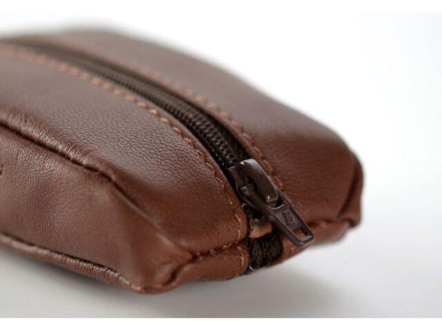 La Guêpe - Petite Maroquinerie - Porte-monnaie grain de café "Luxe" tout cuir marron - PM-035-01