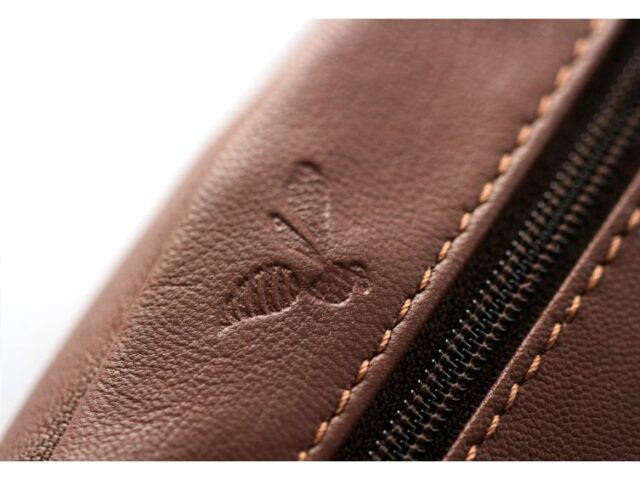 La Guêpe - Petite Maroquinerie - Porte-monnaie grain de café "Luxe" tout cuir marron - PM-035-01