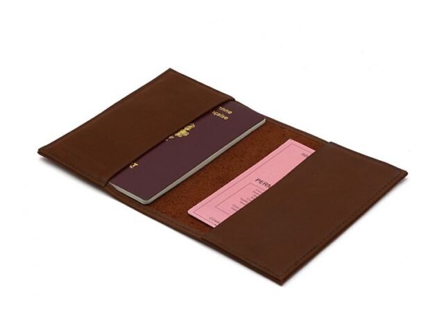 La Guêpe - Petite Maroquinerie - Porte passeport en cuir fauve - B41