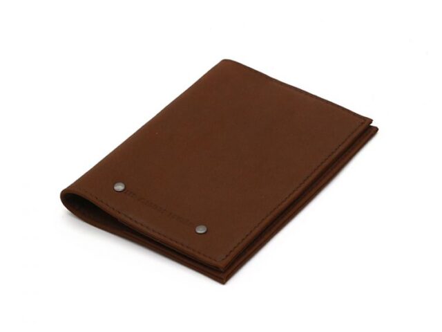 La Guêpe - Petite Maroquinerie - Porte passeport en cuir fauve - B41