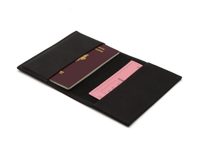 La Guêpe - Petite Maroquinerie - Porte passeport en cuir noir - B41