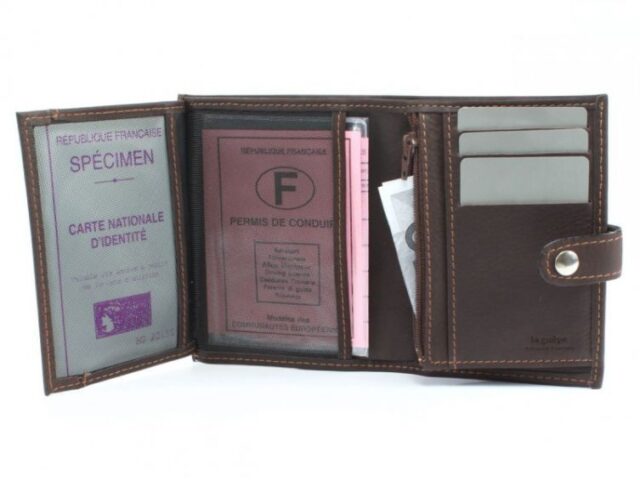 La Guêpe - Petite Maroquinerie - Portefeuille cuir marron à patte - 139