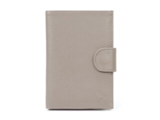 Portefeuille en cuir avec patte de fermeture – taupe – 320 par la marque La Guêpe La Guêpe - Portefeuille en cuir avec patte de fermeture – taupe – 320