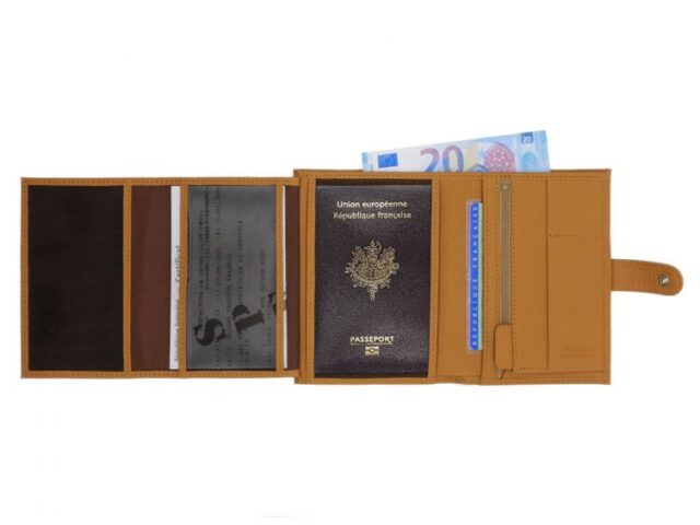 La Guêpe - Petite Maroquinerie - Portefeuille en cuir grainé beige avec patte - 15 cm 4 volets - PM-020-05