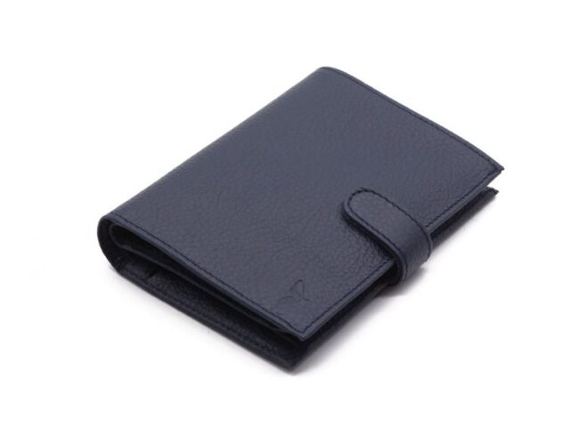 La Guêpe - Petite Maroquinerie - Portefeuille en cuir grainé bleu marine avec patte - 15 cm 4 volets - PM-020-05