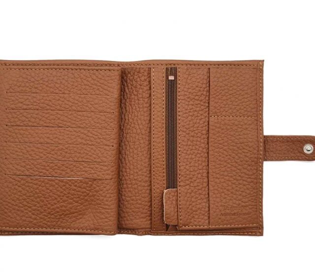 La Guêpe - Petite Maroquinerie - Portefeuille en cuir grainé marron avec patte - 15 cm 4 volets - PM-020-05