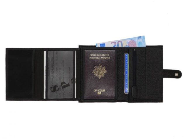 La Guêpe - Petite Maroquinerie - Portefeuille en cuir grainé noir avec patte - 15 cm 4 volets - PM-020-05