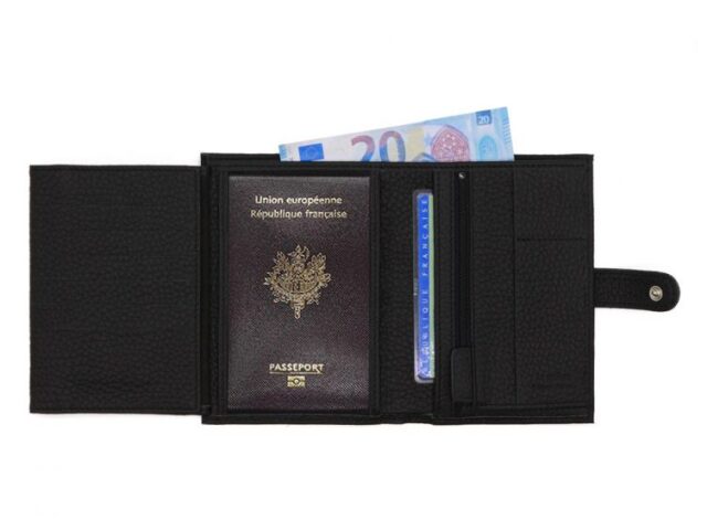 La Guêpe - Petite Maroquinerie - Portefeuille en cuir grainé noir avec patte - 15 cm 4 volets - PM-020-05