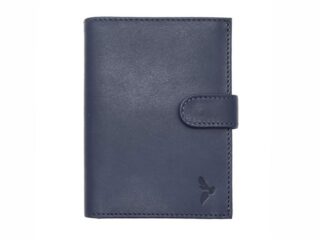 Portefeuille “Luxe” en cuir bleu fermeture patte – 13 cm 4 volets – PM-016-01 par la marque La Guêpe La Guêpe - Portefeuille “Luxe” en cuir bleu fermeture patte – 13 cm 4 volets – PM-016-01