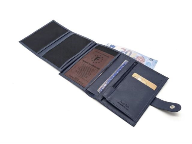 La Guêpe - Petite Maroquinerie - Portefeuille "Luxe" en cuir bleu fermeture patte - 13 cm 4 volets - PM-016-01