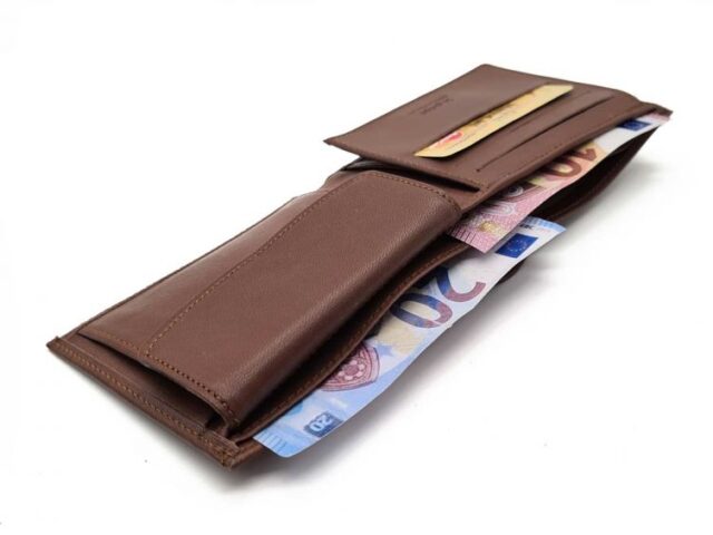 La Guêpe - Petite Maroquinerie - Portefeuille "Luxe" en cuir marron - 12 cm 3 volets à l'italienne - PM-015-01