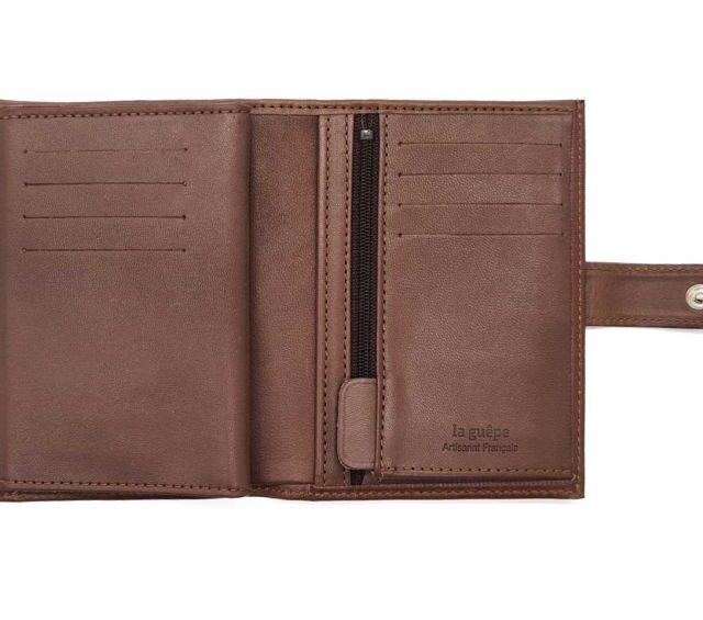 La Guêpe - Petite Maroquinerie - Portefeuille "Luxe" en cuir marron fermeture patte - 13 cm 4 volets - PM-016-01