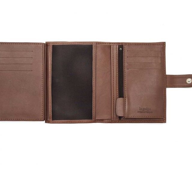 La Guêpe - Petite Maroquinerie - Portefeuille "Luxe" en cuir marron fermeture patte - 13 cm 4 volets - PM-016-01