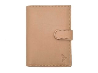 Portefeuille “Luxe” en cuir nude fermeture patte – 13 cm 4 volets – PM-016-01 par la marque La Guêpe La Guêpe - Portefeuille “Luxe” en cuir nude fermeture patte – 13 cm 4 volets – PM-016-01