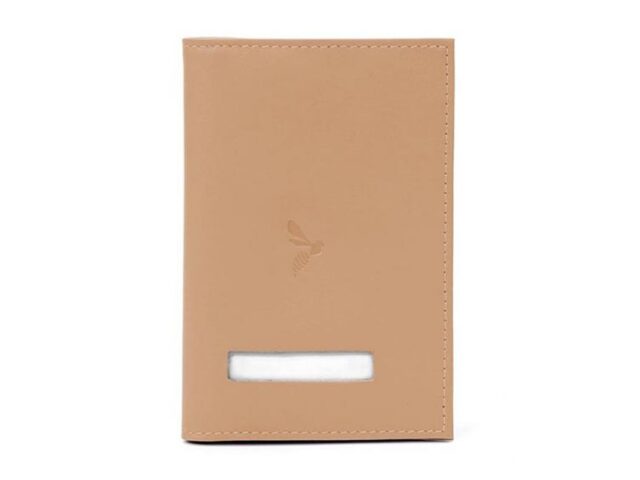 La Guêpe - Petite Maroquinerie - Protège passeport en cuir - caramel - 421