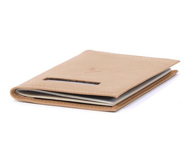 La Guêpe - Petite Maroquinerie - Protège passeport en cuir - caramel - 421