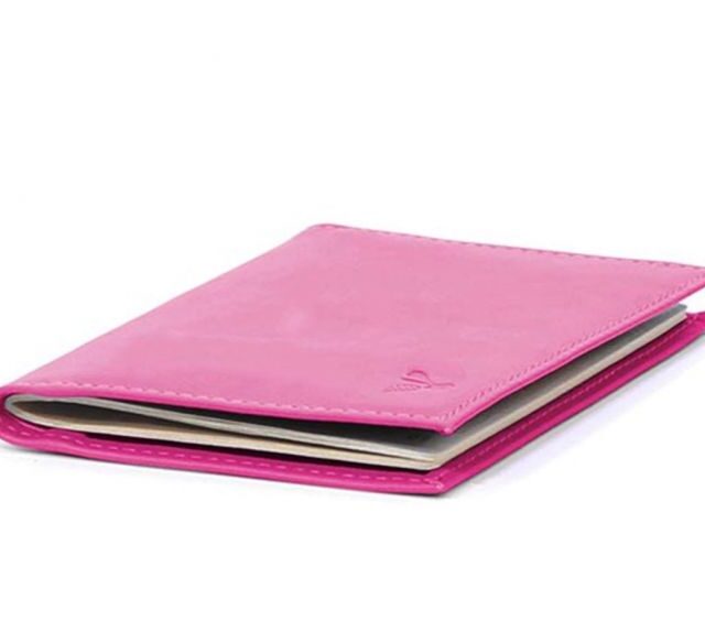 La Guêpe - Petite Maroquinerie - Protège passeport en cuir - fuchsia - 421