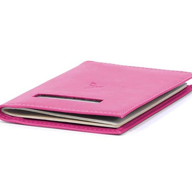 La Guêpe - Petite Maroquinerie - Protège passeport en cuir - fuchsia - 421