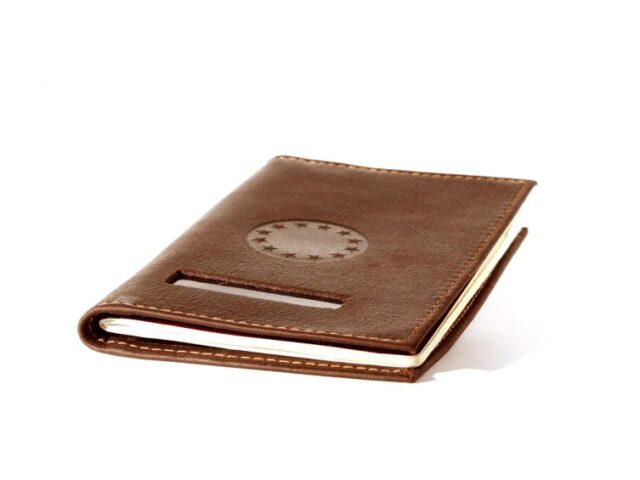 La Guêpe - Petite Maroquinerie - Protège passeport en cuir gold - 421