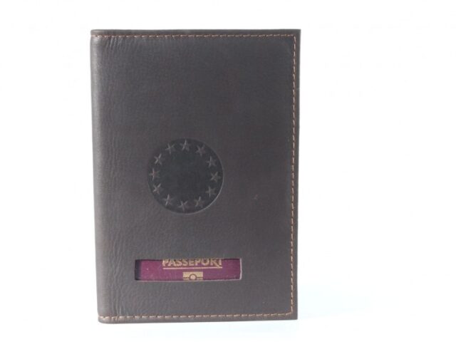 La Guêpe - Petite Maroquinerie - Protège passeport en cuir marron - 421