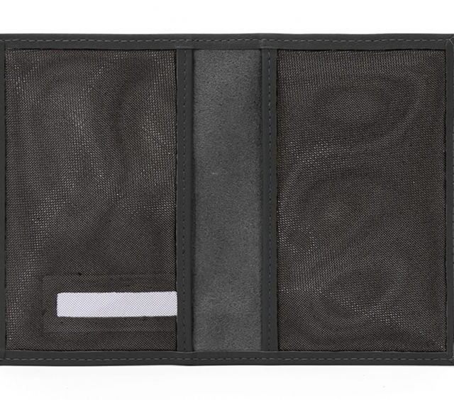 La Guêpe - Petite Maroquinerie - Protège passeport en cuir - noir - 421