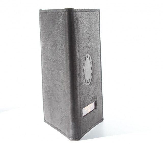 La Guêpe - Petite Maroquinerie - Protège passeport en cuir noir - 421