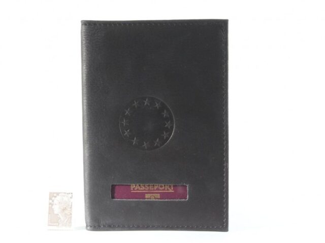 La Guêpe - Petite Maroquinerie - Protège passeport en cuir noir - 421