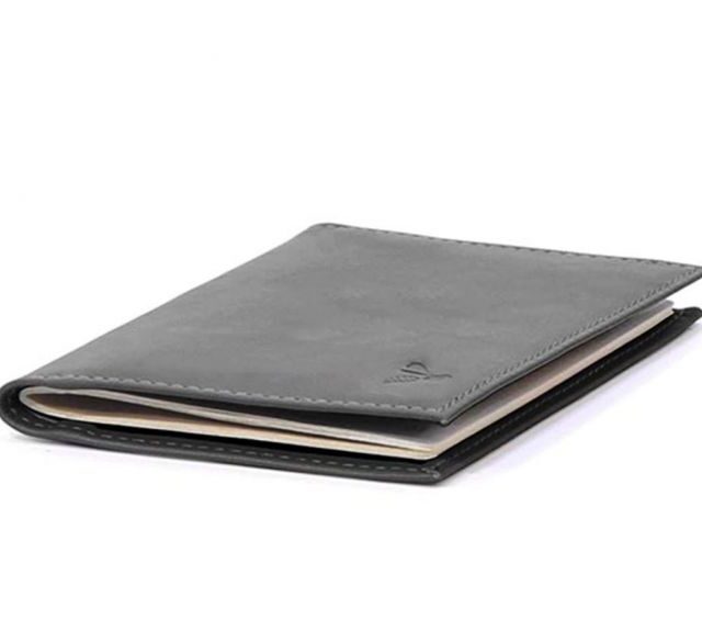 La Guêpe - Petite Maroquinerie - Protège passeport en cuir - noir - 421