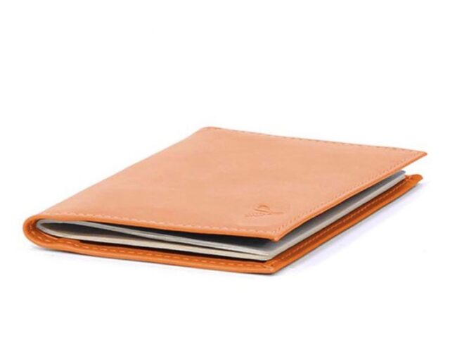 La Guêpe - Petite Maroquinerie - Protège passeport en cuir - orange - 421