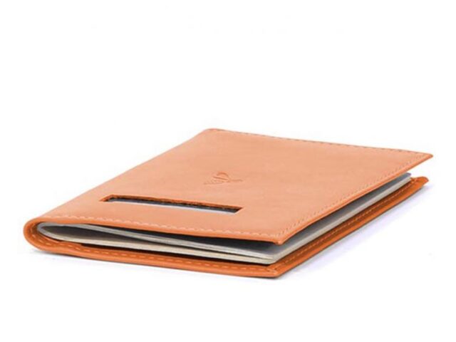 La Guêpe - Petite Maroquinerie - Protège passeport en cuir - orange - 421