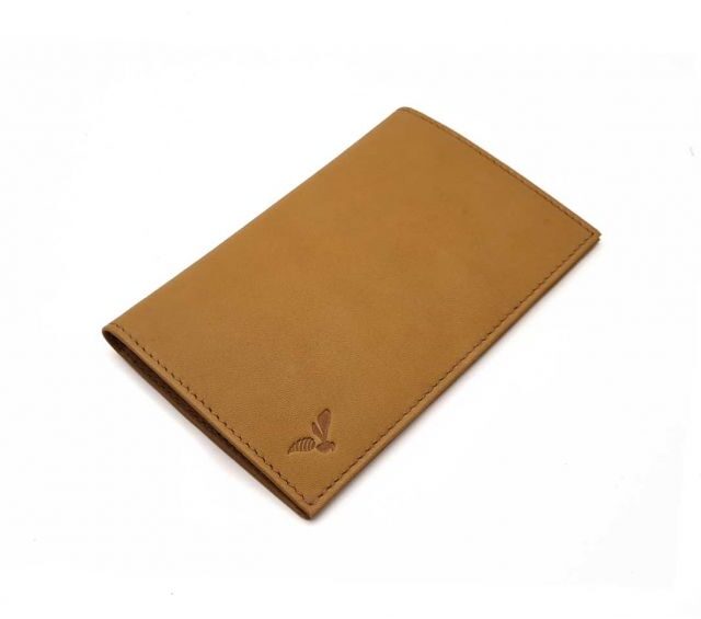 La Guêpe - Petite Maroquinerie - Protège passeport "Luxe" en cuir gold - simple 2 volets - PM-032-01