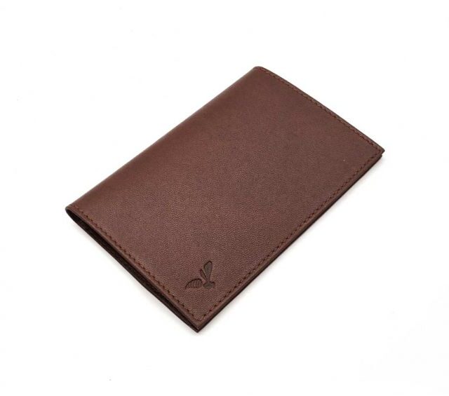 La Guêpe - Petite Maroquinerie - Protège passeport "Luxe" en cuir marron - simple 2 volets - PM-032-01