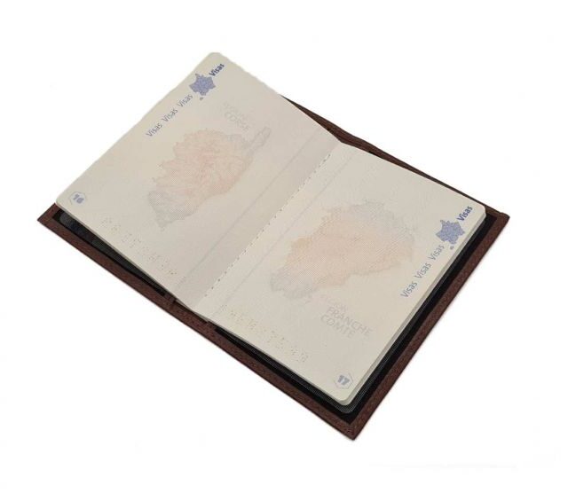 La Guêpe - Petite Maroquinerie - Protège passeport "Luxe" en cuir marron - simple 2 volets - PM-032-01