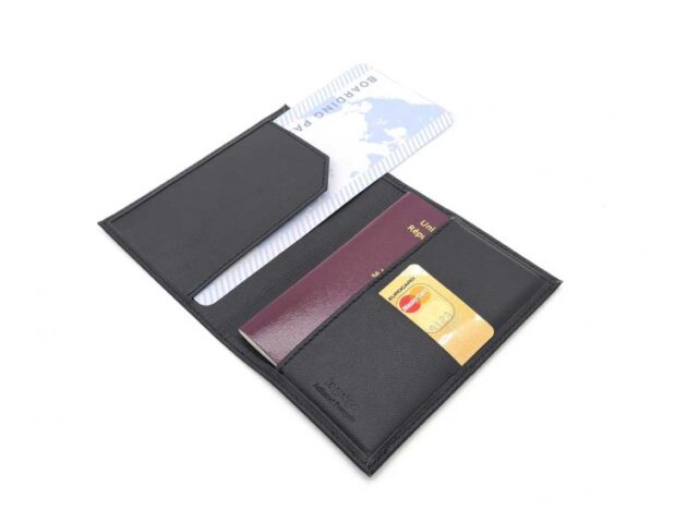 La Guêpe - Petite Maroquinerie - Protège passeport "Luxe" en cuir noir - avec porte billet avion - PM-033-01