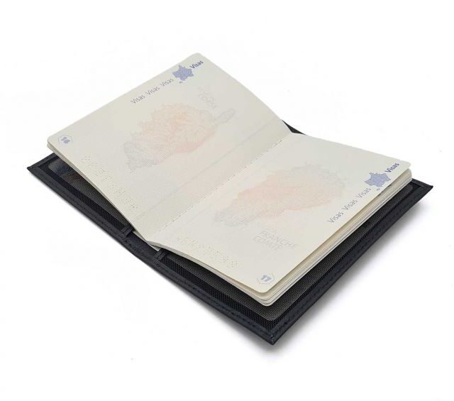 La Guêpe - Petite Maroquinerie - Protège passeport "Luxe" en cuir noir - simple 2 volets - PM-032-01
